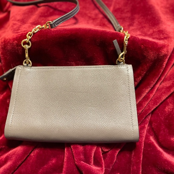 Tory Burch Carson crossbody bag in taupe - Picture 2 of 8